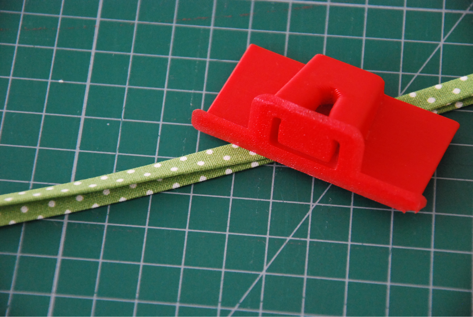 Zakladač na šikmý proužek (5)